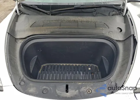 2022 Tesla Model Y z USA, uszkodzony, nr VIN 7SAYGDEE2NF449802